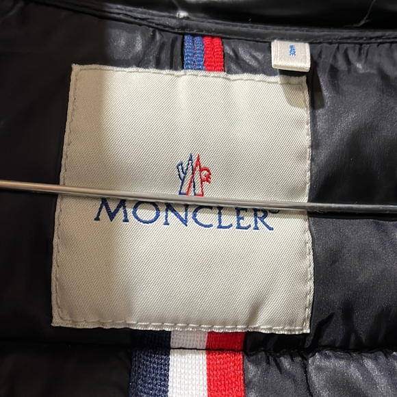 Moncler jacket/ Authentic - Picture 2 of 8